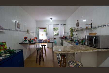 Casa de condomínio à venda com 380m², 3 quartos e 2 vagas Casa de condomínio à venda com 380m², 3 quartos e 2 vagasCozinha