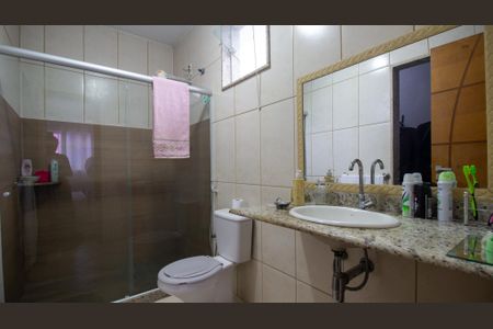Casa de condomínio à venda com 380m², 3 quartos e 2 vagas Casa de condomínio à venda com 380m², 3 quartos e 2 vagasBanheiro da Suíte