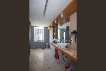 Casa à venda com 312m², 3 quartos e 3 vagasBanheiro da Suíte