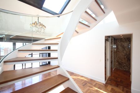 Apartamento à venda com 314m², 3 quartos e 4 vagasEscada
