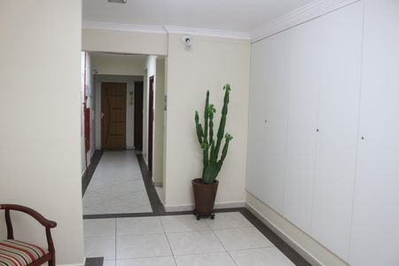 Apartamento para alugar com 68m², 2 quartos e 1 vagaHall social