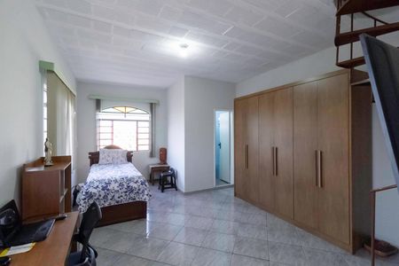 Casa à venda com 341m², 5 quartos e 3 vagasSuíte 1