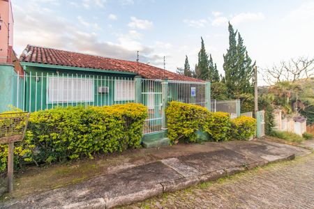 Casa à venda com 229m², 3 quartos e 2 vagas Casa à venda com 229m², 3 quartos e 2 vagasFachada