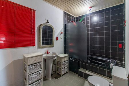 Casa à venda com 229m², 3 quartos e 2 vagas Casa à venda com 229m², 3 quartos e 2 vagasBanheiro da Suíte