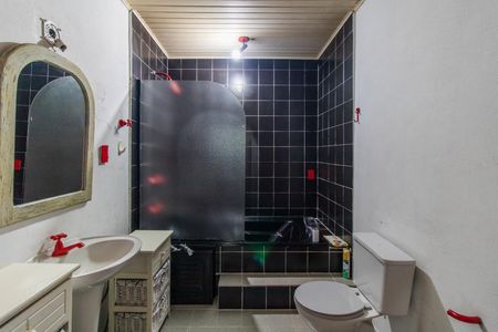 Casa à venda com 229m², 3 quartos e 2 vagas Casa à venda com 229m², 3 quartos e 2 vagasBanheiro da Suíte