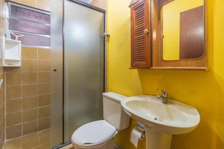 Casa à venda com 229m², 3 quartos e 2 vagas Casa à venda com 229m², 3 quartos e 2 vagasBanheiro Social