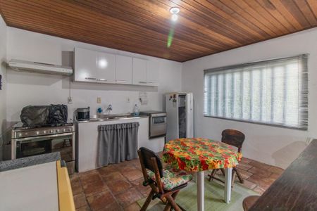 Casa à venda com 229m², 3 quartos e 2 vagas Casa à venda com 229m², 3 quartos e 2 vagasCozinha e Área de Serviço