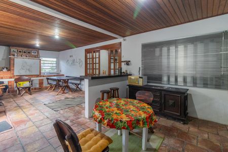 Casa à venda com 229m², 3 quartos e 2 vagas Casa à venda com 229m², 3 quartos e 2 vagasCozinha e Área de Serviço