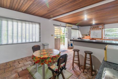 Casa à venda com 229m², 3 quartos e 2 vagas Casa à venda com 229m², 3 quartos e 2 vagasCozinha e Área de Serviço