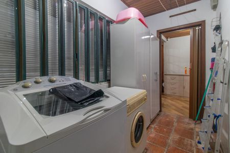 Casa à venda com 229m², 3 quartos e 2 vagas Casa à venda com 229m², 3 quartos e 2 vagasCozinha e Área de Serviço