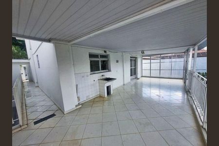 Casa à venda com 300m², 5 quartos e 5 vagas