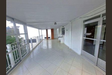 Casa à venda com 300m², 5 quartos e 5 vagas