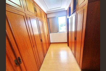 Casa à venda com 300m², 5 quartos e 5 vagas