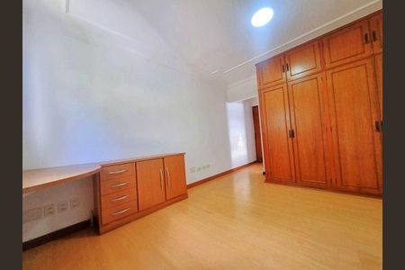 Casa à venda com 300m², 5 quartos e 5 vagas