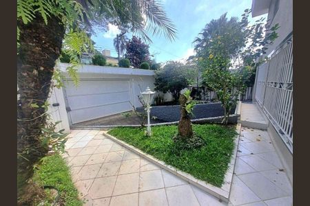 Casa à venda com 300m², 5 quartos e 5 vagas