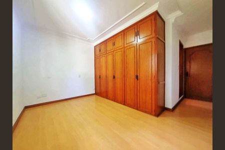 Casa à venda com 300m², 5 quartos e 5 vagas