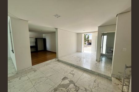 Casa à venda com 700m², 5 quartos e 6 vagasCopa