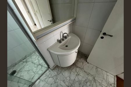 Casa à venda com 700m², 5 quartos e 6 vagasBanheiro da Suíte 5