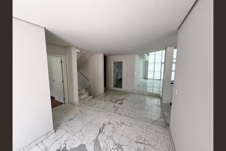 Casa à venda com 700m², 5 quartos e 6 vagasCopa