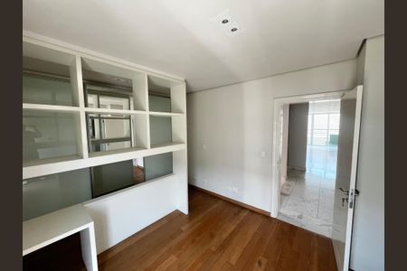 Casa à venda com 700m², 5 quartos e 6 vagas Suíte 1