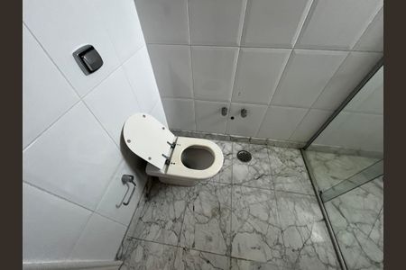 Casa à venda com 700m², 5 quartos e 6 vagasBanheiro da Suíte 5