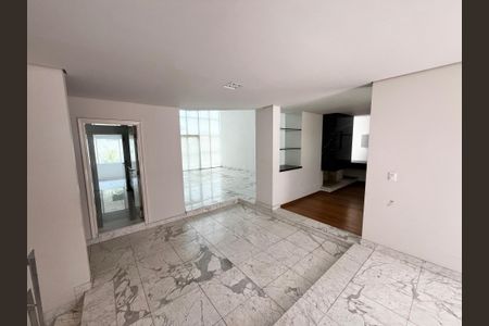 Casa à venda com 700m², 5 quartos e 6 vagasCopa