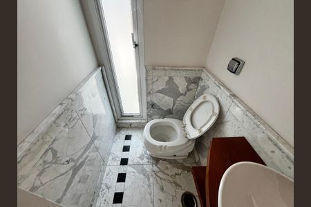 Casa à venda com 700m², 5 quartos e 6 vagasLavabo