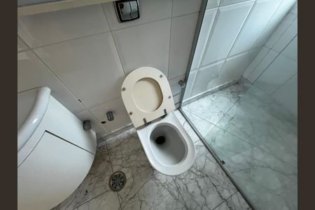 Casa à venda com 700m², 5 quartos e 6 vagasBanheiro da Suíte 1