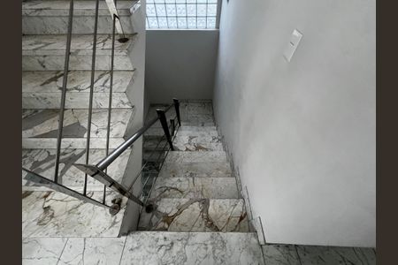 Casa à venda com 700m², 5 quartos e 6 vagasEscada p/ Subsolo