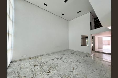 Casa à venda com 700m², 5 quartos e 6 vagasSala