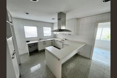 Casa à venda com 700m², 5 quartos e 6 vagasCozinha