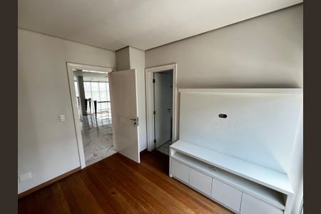 Casa à venda com 700m², 5 quartos e 6 vagas Suíte 1