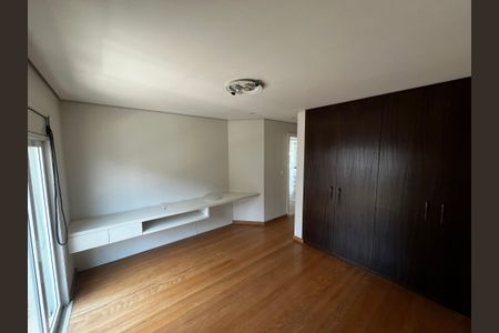 Casa à venda com 700m², 5 quartos e 6 vagas Suíte 2