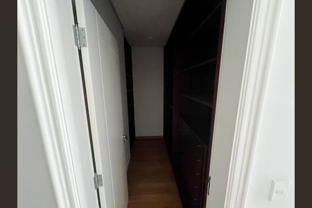 Casa à venda com 700m², 5 quartos e 6 vagasCloset da suíte 5
