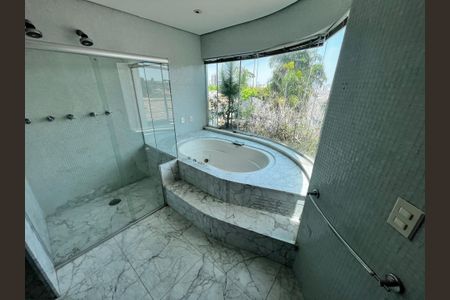 Casa à venda com 700m², 5 quartos e 6 vagasBanheiro da Suíte 3