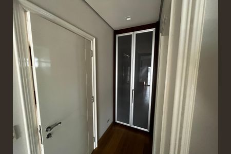 Casa à venda com 700m², 5 quartos e 6 vagasBanheiro da Suíte 5