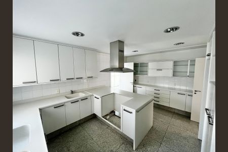 Casa à venda com 700m², 5 quartos e 6 vagasCozinha