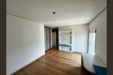 Casa à venda com 700m², 5 quartos e 6 vagas Suíte 4