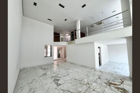 Casa à venda com 700m², 5 quartos e 6 vagasSala