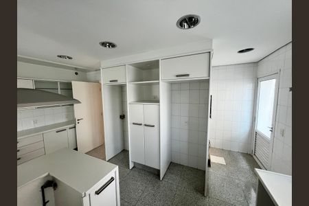 Casa à venda com 700m², 5 quartos e 6 vagasCozinha