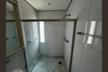 Casa à venda com 700m², 5 quartos e 6 vagasBanheiro da Suíte 1