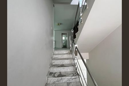 Casa à venda com 700m², 5 quartos e 6 vagasEscada