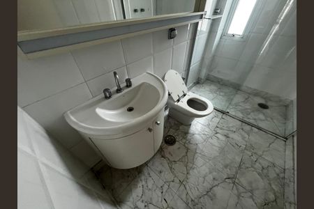 Casa à venda com 700m², 5 quartos e 6 vagasBanheiro da Suíte 4