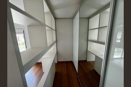 Casa à venda com 700m², 5 quartos e 6 vagas Suíte 1