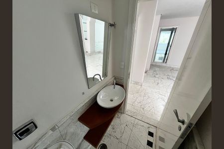 Casa à venda com 700m², 5 quartos e 6 vagasLavabo