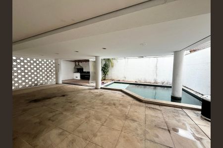 Casa à venda com 700m², 5 quartos e 6 vagasPiscina/garagem