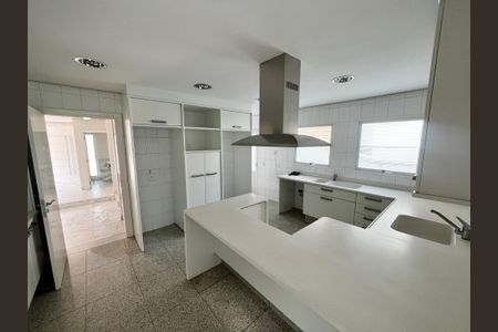 Casa à venda com 700m², 5 quartos e 6 vagasCozinha
