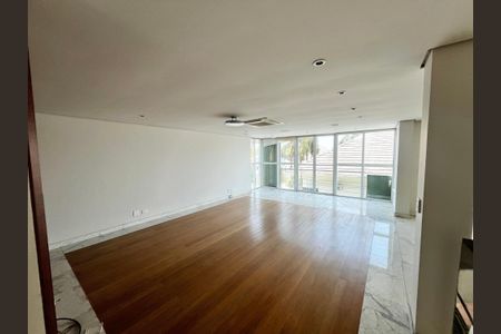 Casa à venda com 700m², 5 quartos e 6 vagasSala 2