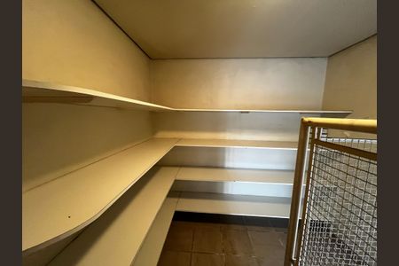 Casa à venda com 700m², 5 quartos e 6 vagasDespensa