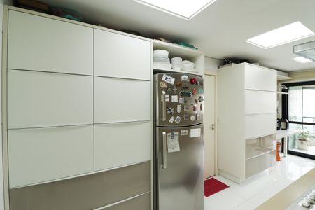 Apartamento à venda com 171m², 3 quartos e 3 vagas Apartamento à venda com 171m², 3 quartos e 3 vagasCozinha